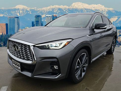 Certified 2023 INFINITI QX55 Essential image 3