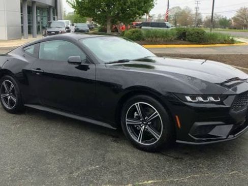 Used 2024 Ford Mustang Coupe RWD image 3