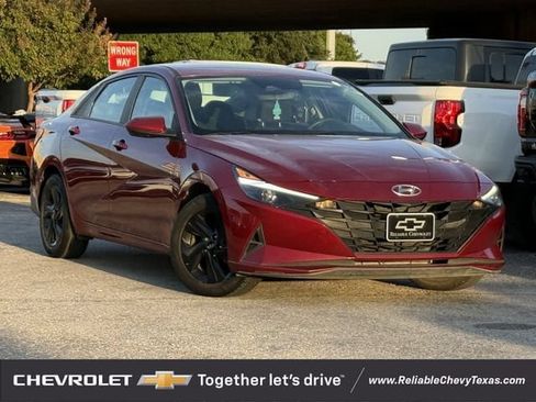 Used 2023 Hyundai Elantra SEL FWD image 2