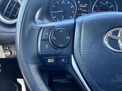 Used 2018 Toyota RAV4 LE w/ All Weather Liner Package FWD image 23