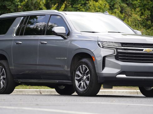 Used 2021 Chevrolet Suburban LT w/ Rear Media and Nav Package RWD image 43