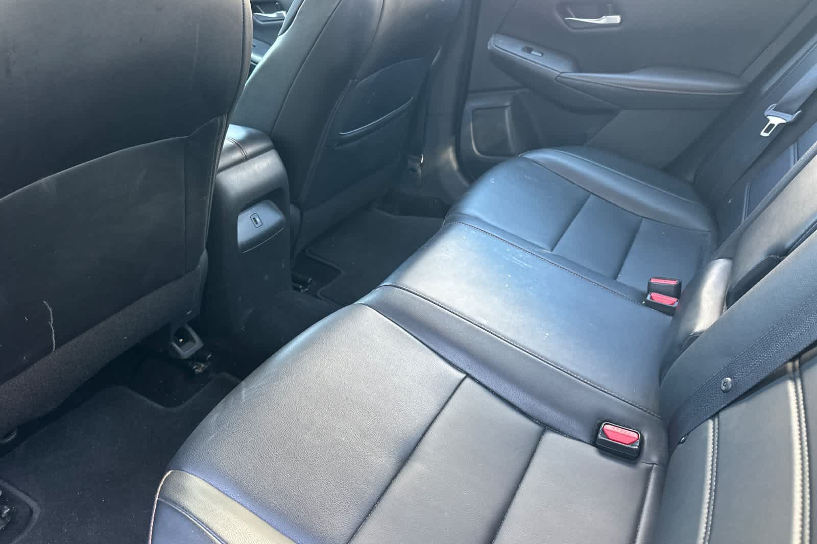 Used 2023 Nissan Sentra SR w/ SR Premium Package FWD image 5