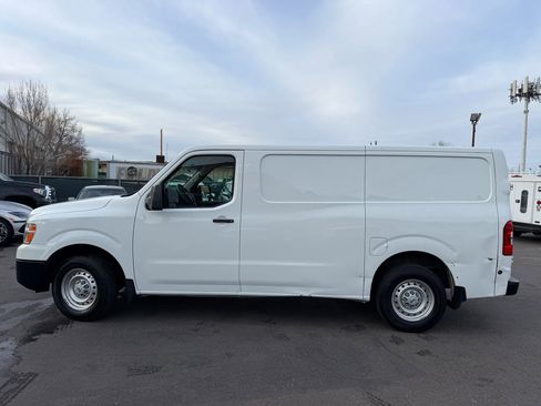 Used 2021 Nissan NV 2500 S image 3