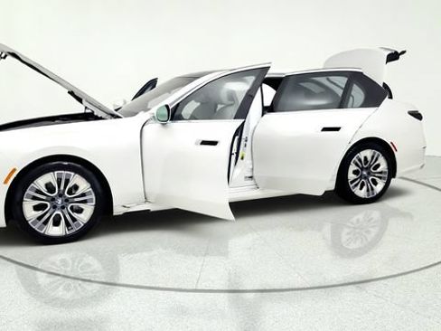 Used 2023 BMW i7 xDrive60 AWD/4WD image 14