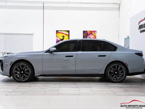 Used 2023 BMW 740i w/ Parking Assistance Package RWD image 13