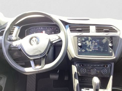Used 2020 Volkswagen Tiguan SEL AWD/4WD image 9