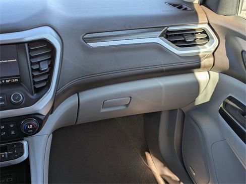 Used 2023 GMC Acadia SLT image 17