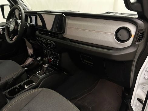 Used 2024 Jeep Wrangler Unlimited AWD/4WD image 17