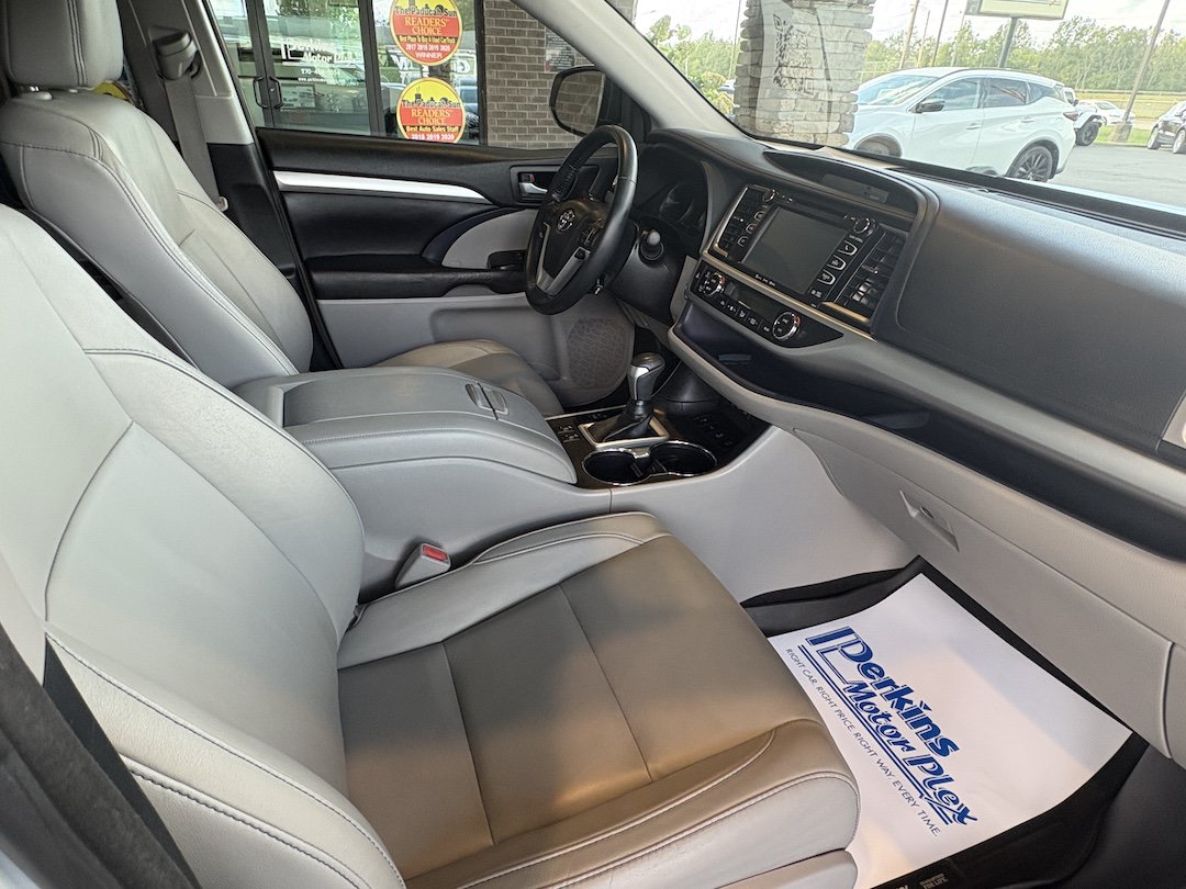 Used 2017 Toyota Highlander XLE AWD/4WD image 28