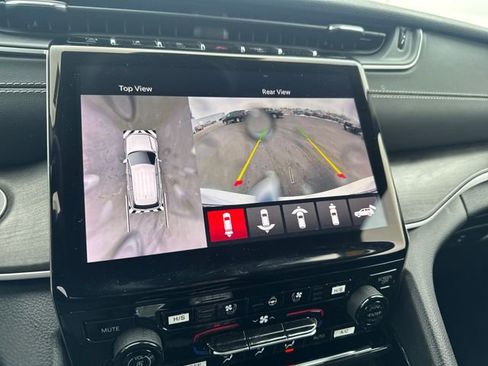 Used 2023 Jeep Grand Cherokee Limited w/ Luxury Tech Group II image 23