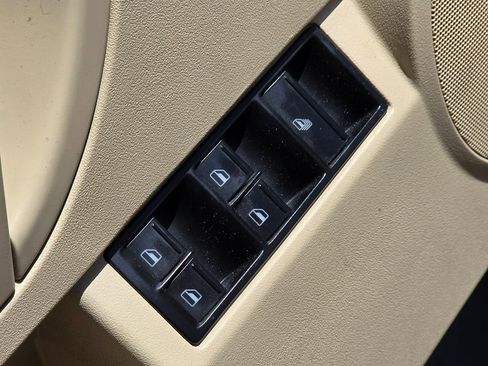 Used 2009 Volkswagen Beetle S image 24