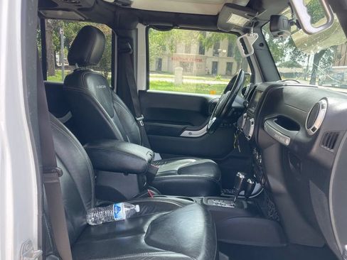 Used 2017 Jeep Wrangler Unlimited Rubicon AWD/4WD image 10