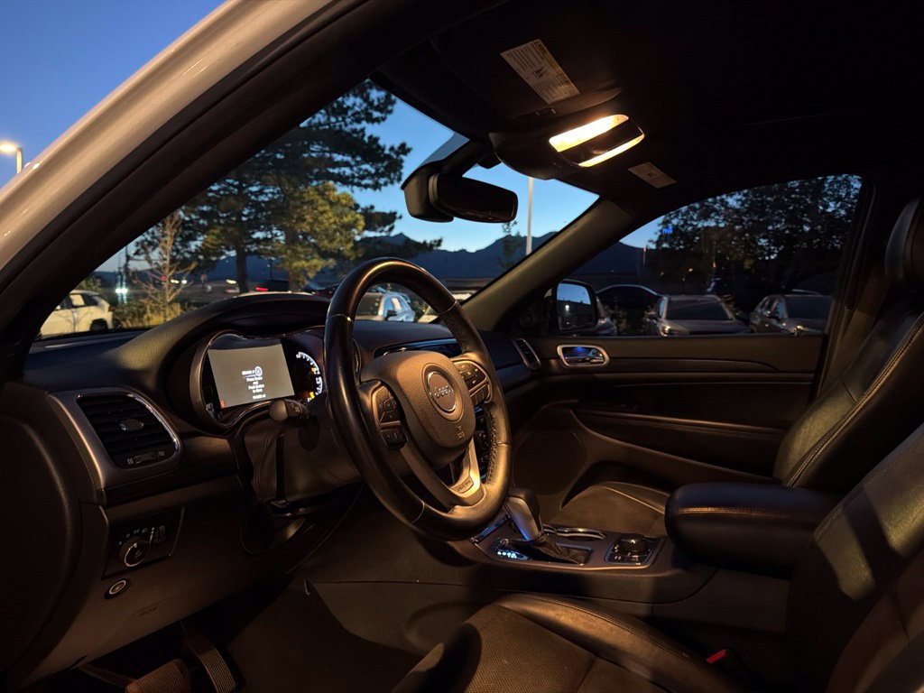 Used 2020 Jeep Grand Cherokee Altitude AWD/4WD image 23