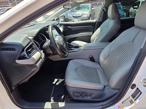 Used 2019 Toyota Camry SE w/ Carpet Mat Package FWD image 20