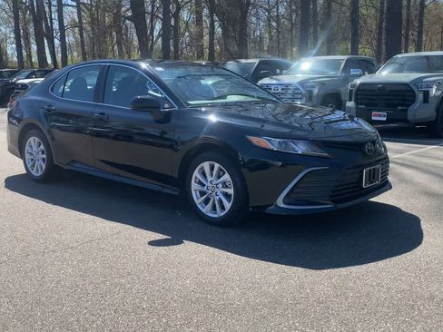 Used 2024 Toyota Camry LE image 6