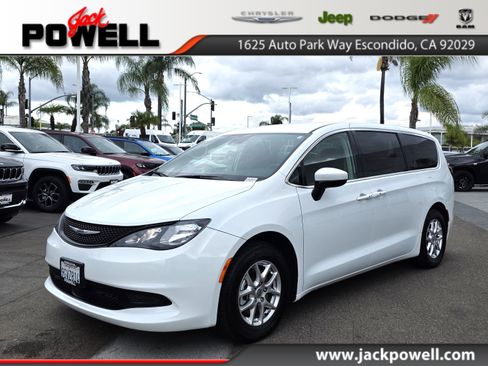 Certified 2023 Chrysler Voyager LX image 1