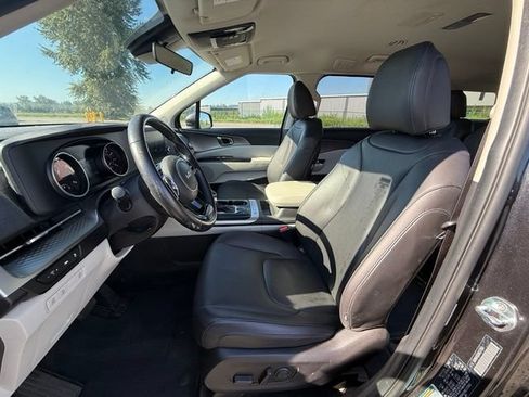 Used 2022 Kia Carnival LX FWD image 12
