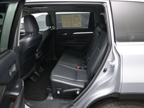 Used 2015 Toyota Highlander XLE image 30