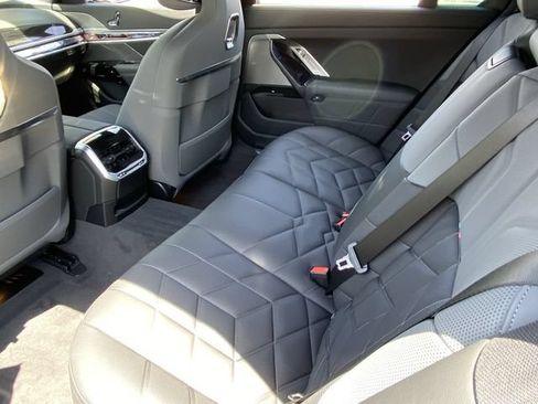 Used 2025 BMW 740i w/ Premium Package RWD image 16