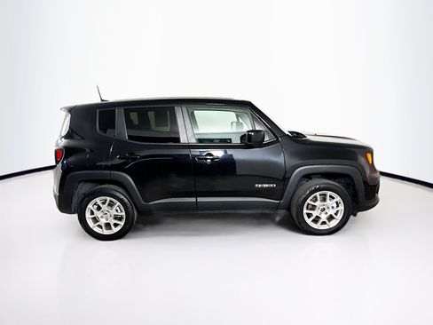 Used 2023 Jeep Renegade Latitude AWD/4WD image 2