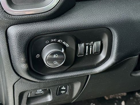 Certified 2022 RAM 1500 Laramie image 18