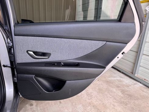 Certified 2025 Hyundai Elantra Limited FWD image 23