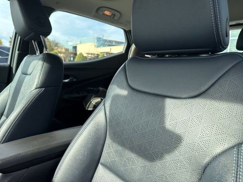 Used 2022 Chevrolet Bolt EUV Premier w/ Sun & Sound Package image 9