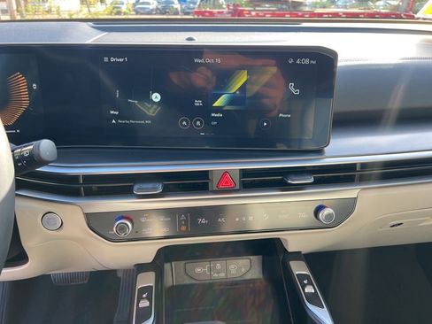 Certified 2025 Kia Sorento S image 18