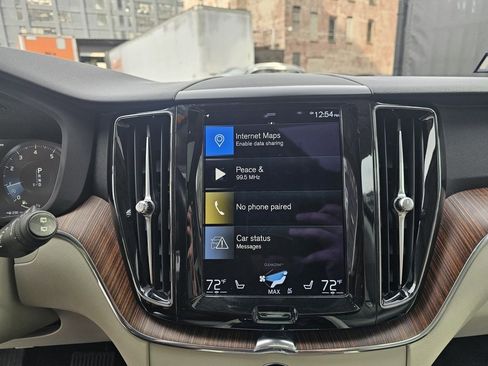 Used 2021 Volvo XC60 T5 Momentum image 23