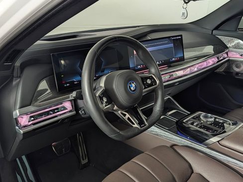 Used 2023 BMW i7 xDrive60 w/ Executive Package 2 AWD/4WD image 4