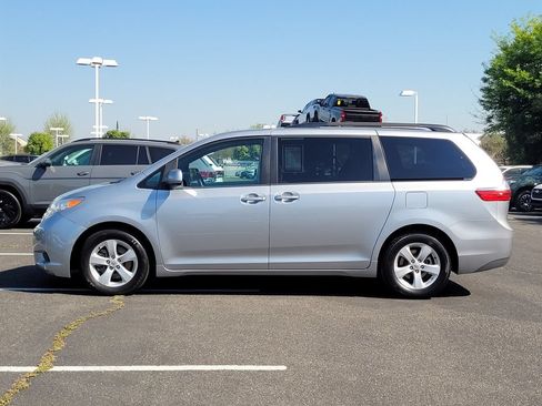 Used 2016 Toyota Sienna LE FWD image 9