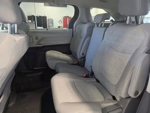 Used 2021 Toyota Sienna LE image 19