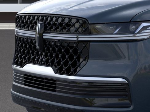 New 2026 Lincoln Navigator L Reserve AWD/4WD image 17