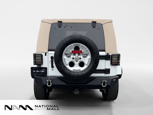 Used 2014 Jeep Wrangler Unlimited Sahara w/ Connectivity Group AWD/4WD image 4