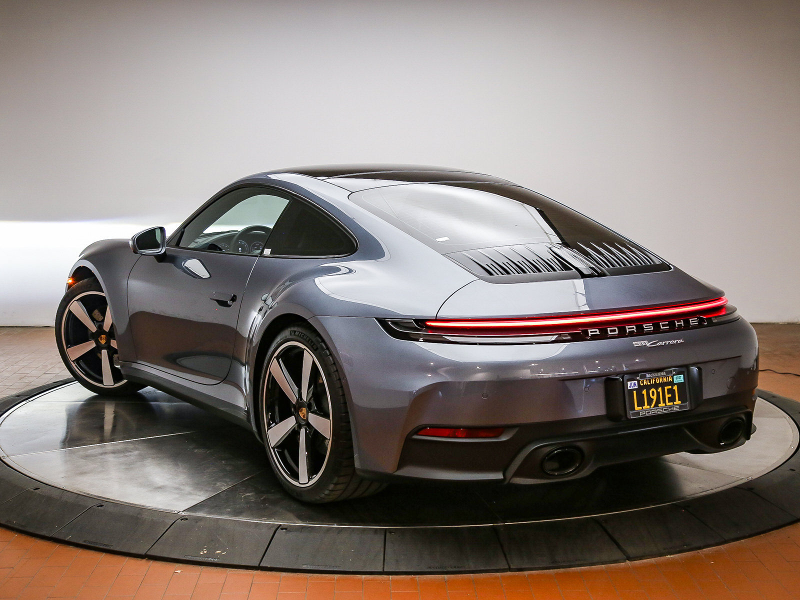 Certified 2025 Porsche 911 Carrera RWD image 3