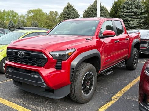 Used 2025 Toyota Tacoma TRD Off-Road AWD/4WD image 3