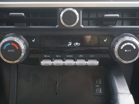 Certified 2025 Toyota Tacoma TRD Off-Road image 12