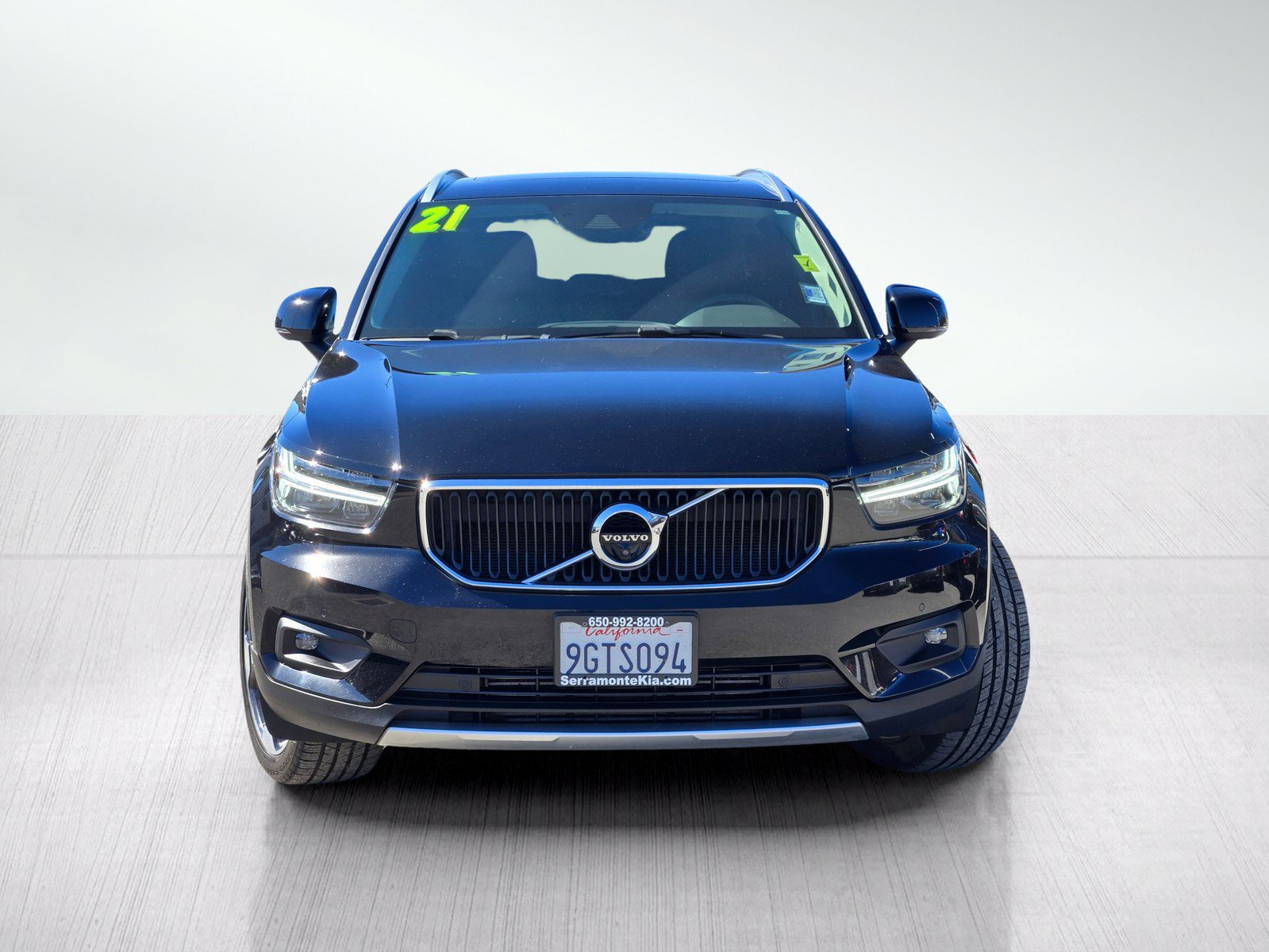 Used 2021 Volvo XC40 T5 Momentum w/ Premium Package AWD/4WD image 2