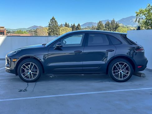 Used 2025 Porsche Macan image 2