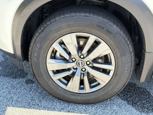Certified 2024 Nissan Pathfinder SV w/ SV Premium Package FWD image 33