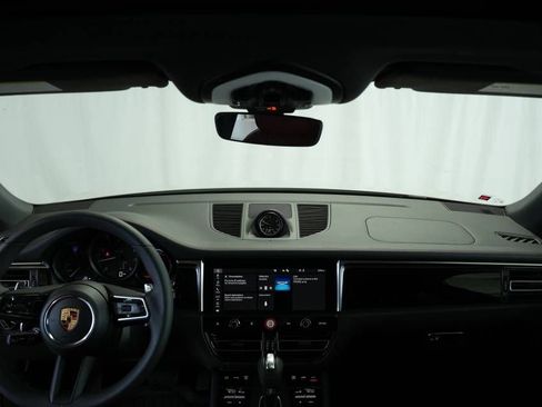Certified 2025 Porsche Macan image 16