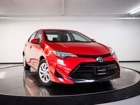 Used 2018 Toyota Corolla LE image 9