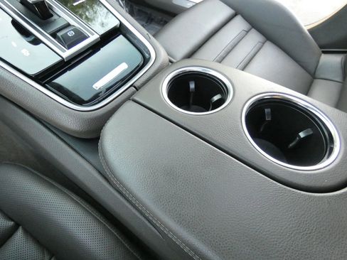 Used 2018 Porsche Panamera 4 image 69