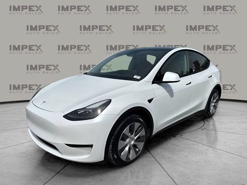 Used 2023 Tesla Model Y Long Range AWD/4WD image 1