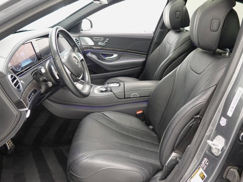 Used 2017 Mercedes-Benz S 550 Sedan w/ Sport Package w/ Sport Package image 28