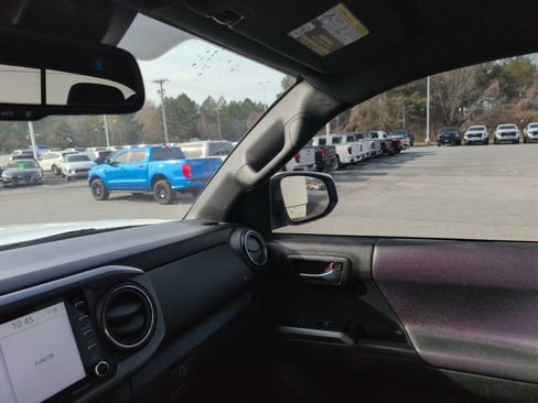 Used 2023 Toyota Tacoma TRD Sport image 28