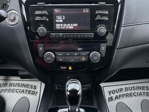 Used 2017 Nissan Rogue SV image 15