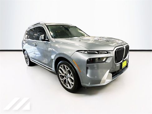 Used 2024 BMW X7 xDrive40i w/ Premium Package image 3