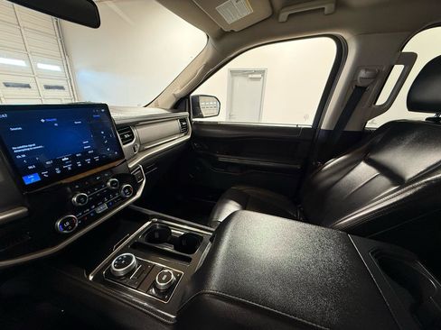 Used 2024 Ford Expedition Max XLT image 23