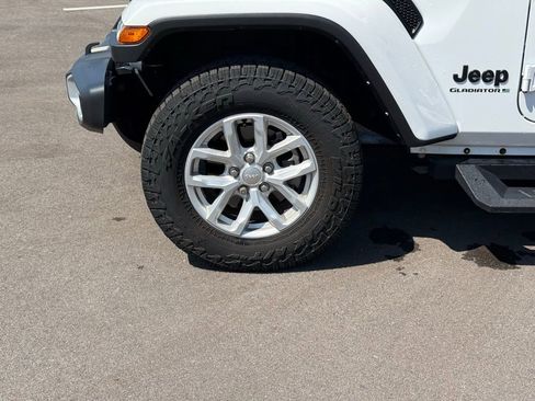 Used 2023 Jeep Gladiator Sport AWD/4WD image 13
